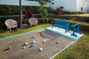 هتل The Reach Key West, Curio Collection By Hilton