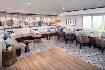 هتل The Reach Key West, Curio Collection By Hilton