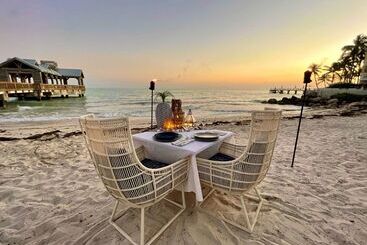 هتل The Reach Key West, Curio Collection By Hilton