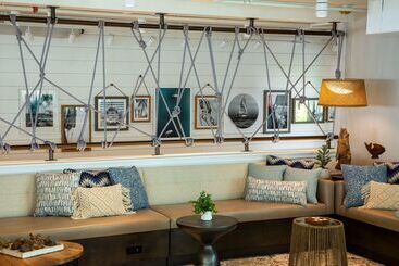 هتل The Reach Key West, Curio Collection By Hilton