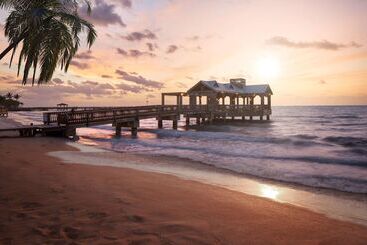 هتل The Reach Key West, Curio Collection By Hilton