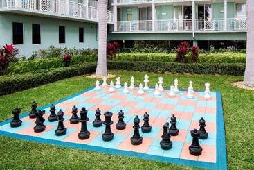 هتل The Reach Key West, Curio Collection By Hilton