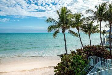 هتل The Reach Key West, Curio Collection By Hilton