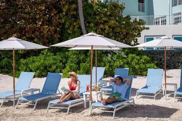 هتل The Reach Key West, Curio Collection By Hilton