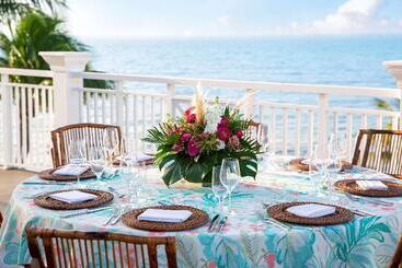 هتل The Reach Key West, Curio Collection By Hilton