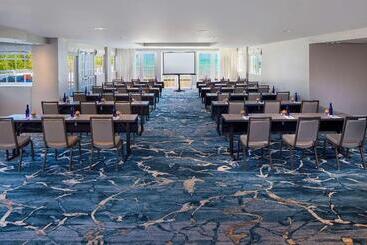 هتل The Reach Key West, Curio Collection By Hilton