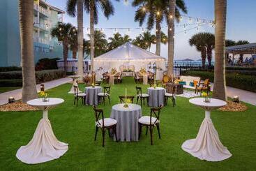 هتل The Reach Key West, Curio Collection By Hilton