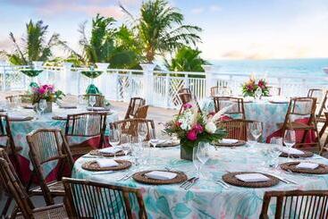 هتل The Reach Key West, Curio Collection By Hilton