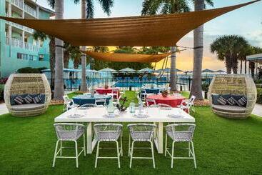 هتل The Reach Key West, Curio Collection By Hilton