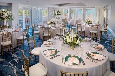 هتل The Reach Key West, Curio Collection By Hilton
