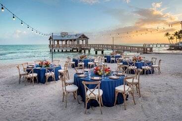 هتل The Reach Key West, Curio Collection By Hilton