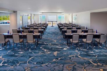 هتل The Reach Key West, Curio Collection By Hilton