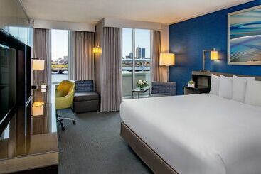 هتل The Royal Sonesta Boston