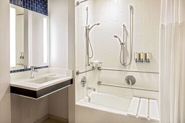 هتل The Royal Sonesta Boston
