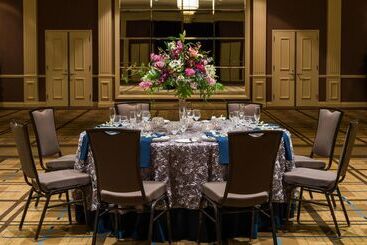 هتل The Saratoga Hilton