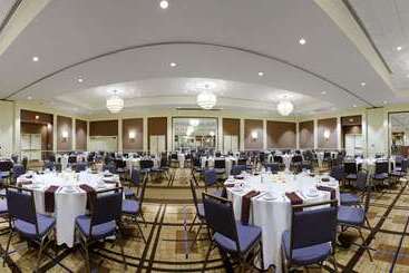 هتل The Saratoga Hilton