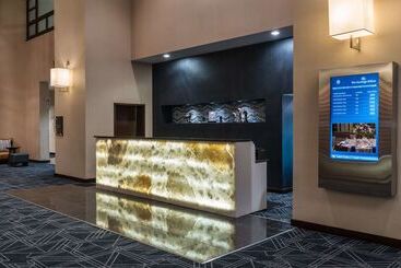 هتل The Saratoga Hilton