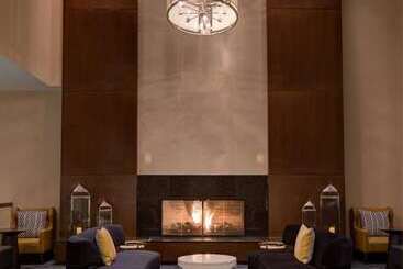 هتل The Saratoga Hilton