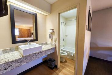 هتل Travelodge By Wyndham Peoria