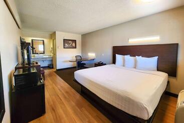 هتل Travelodge By Wyndham Peoria