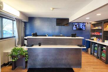 هتل Travelodge By Wyndham Peoria