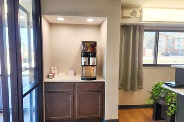 هتل Travelodge By Wyndham Peoria
