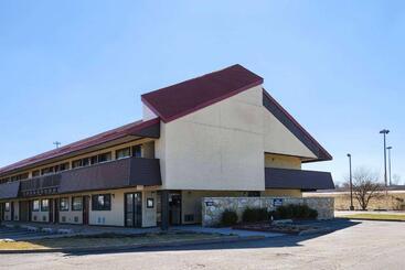 هتل Travelodge By Wyndham Peoria