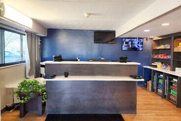 هتل Travelodge By Wyndham Peoria