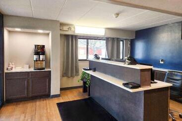 هتل Travelodge By Wyndham Peoria