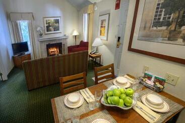 Residences At Daniel Webster