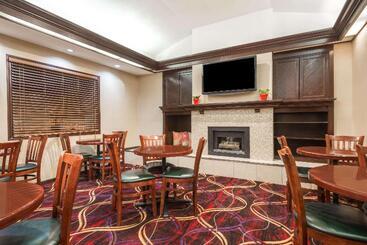 اقامتگاه Hawthorn Extended Stay By Wyndham Dayton