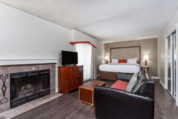 اقامتگاه Hawthorn Suites By Wyndham North Charleston