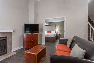 اقامتگاه Hawthorn Suites By Wyndham North Charleston