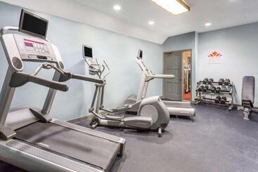 اقامتگاه Hawthorn Suites By Wyndham North Charleston