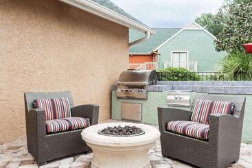 اقامتگاه Hawthorn Suites By Wyndham North Charleston