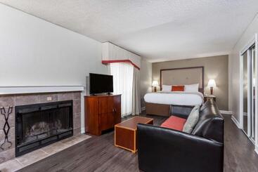 اقامتگاه Hawthorn Suites By Wyndham North Charleston
