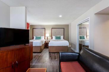 اقامتگاه Hawthorn Suites By Wyndham North Charleston