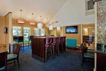 اقامتگاه Raleigh Midtown