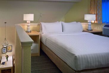 اقامتگاه Sonesta Es Suites Burlington Vt