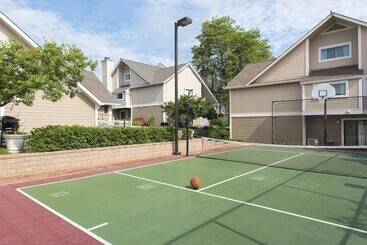 اقامتگاه Sonesta Es Suites Burlington Vt