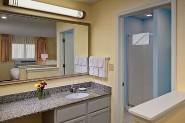 اقامتگاه Sonesta Es Suites Burlington Vt
