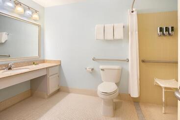 اقامتگاه Sonesta Es Suites Burlington Vt