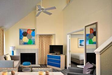 اقامتگاه Sonesta Es Suites Burlington Vt