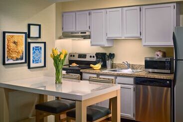 اقامتگاه Sonesta Es Suites Omaha
