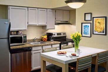 اقامتگاه Sonesta Es Suites Omaha