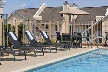 اقامتگاه Sonesta Es Suites Omaha