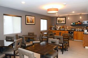 هتل Surestay By Best Western Kansas City Country Inn North