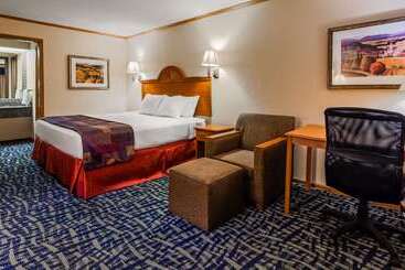 هتل Surestay By Best Western Kansas City Country Inn North
