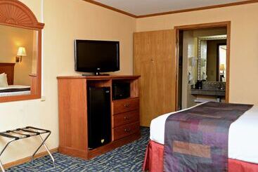 هتل Surestay By Best Western Kansas City Country Inn North
