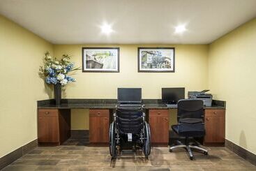 هتل Americinn By Wyndham Grand Rapids Airport North
